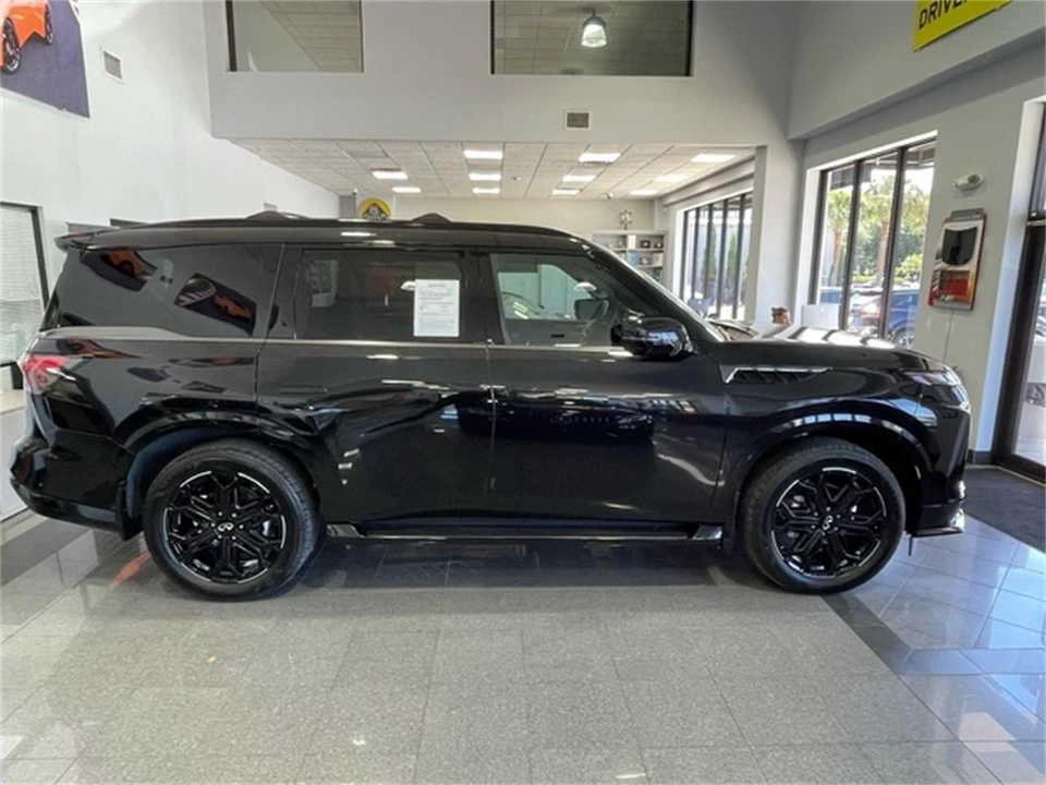 2026 Infiniti QX80 - Image 6 of 31