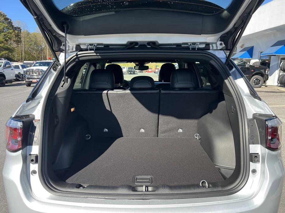 2026 Jeep Compass - Image 8 of 24