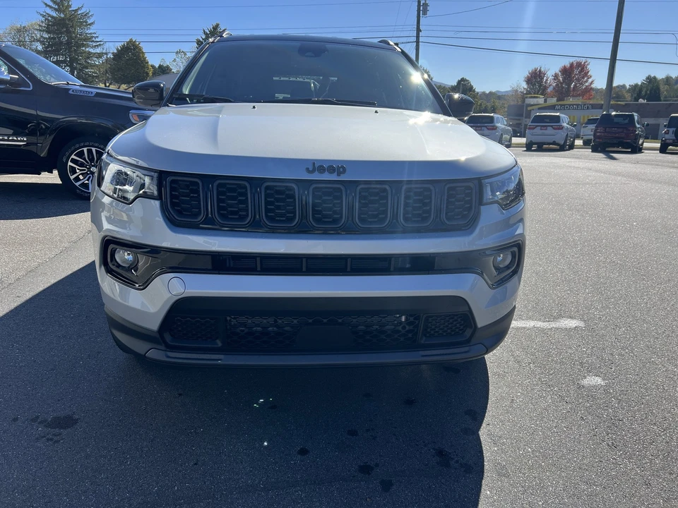 2026 Jeep Compass - Image 5 of 24