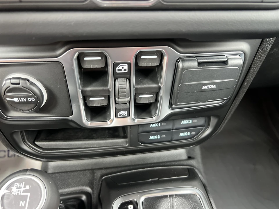 2026 Jeep JT Gladiator - Image 20 of 25