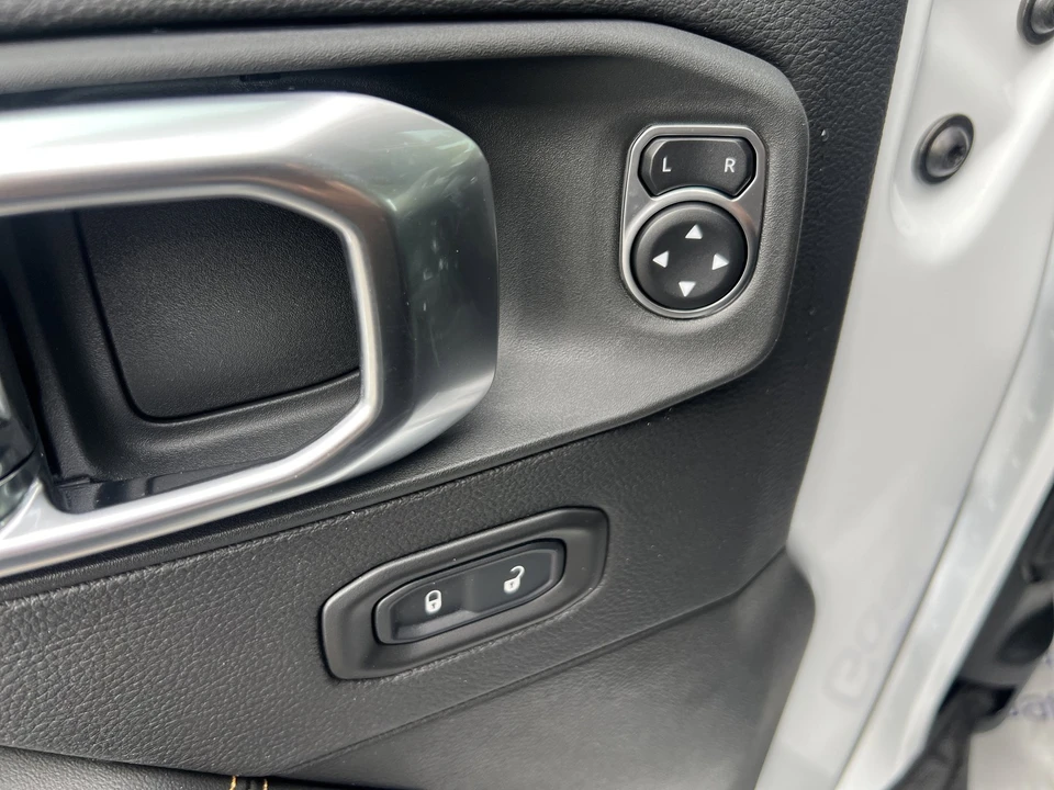 2026 Jeep JT Gladiator - Image 14 of 25