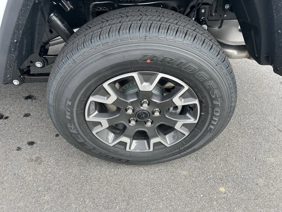2026 Jeep JT Gladiator - Image 10 of 25