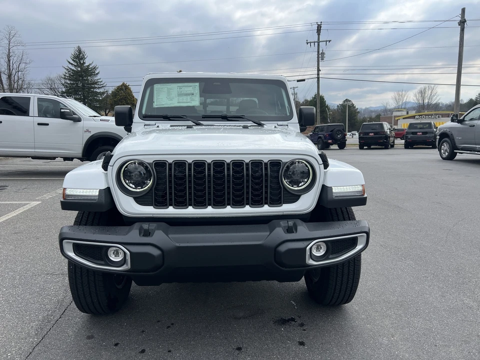 2026 Jeep JT Gladiator - Image 5 of 25