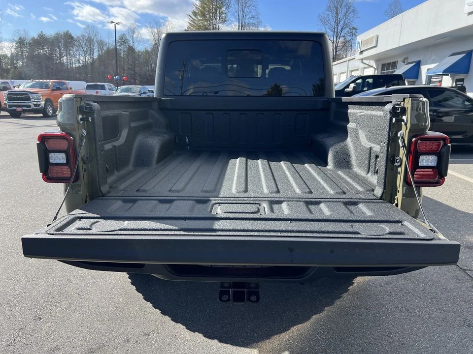 2026 Jeep JT Gladiator - Image 10 of 26