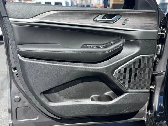 2026 Jeep WL Grand Cherokee - Image 16 of 21