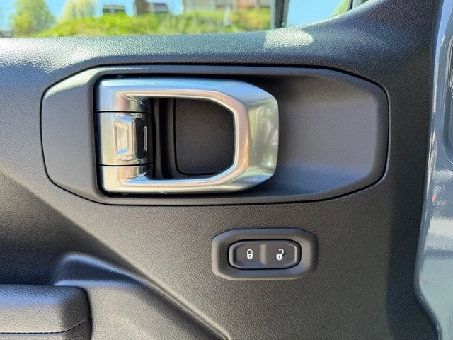2026 Jeep JL Wrangler - Image 10 of 27