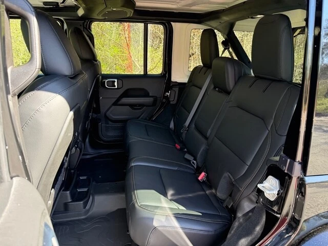 2026 Jeep JL Wrangler - Image 15 of 21