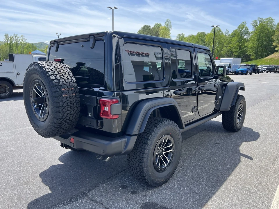 2026 Jeep JL Wrangler - Image 3 of 31
