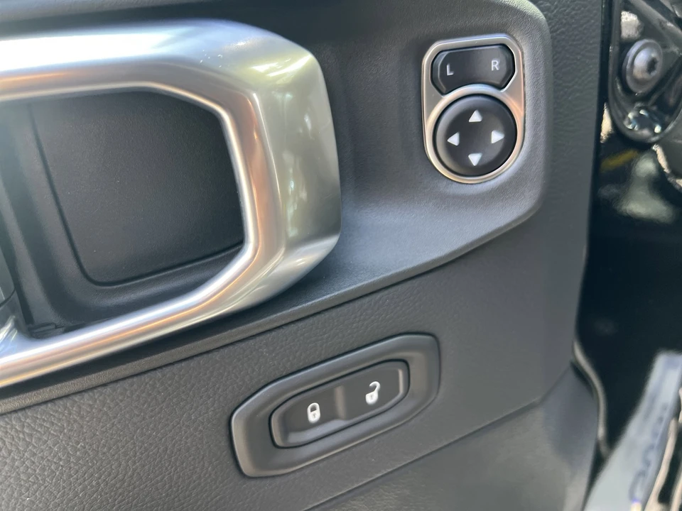 2026 Jeep JL Wrangler - Image 15 of 31