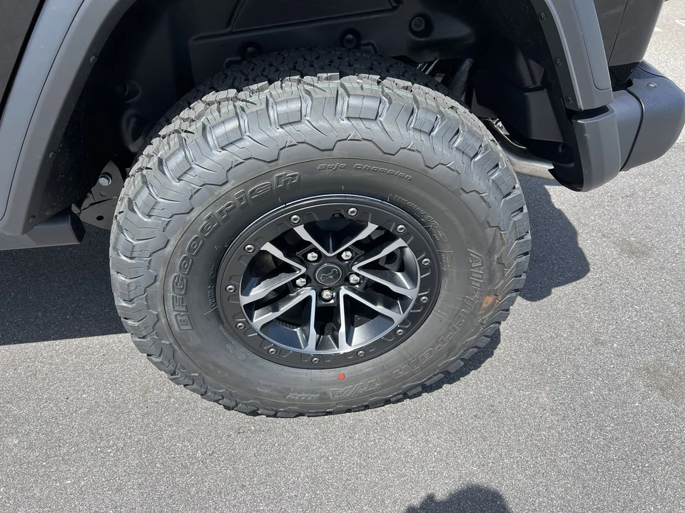2026 Jeep JL Wrangler - Image 11 of 31