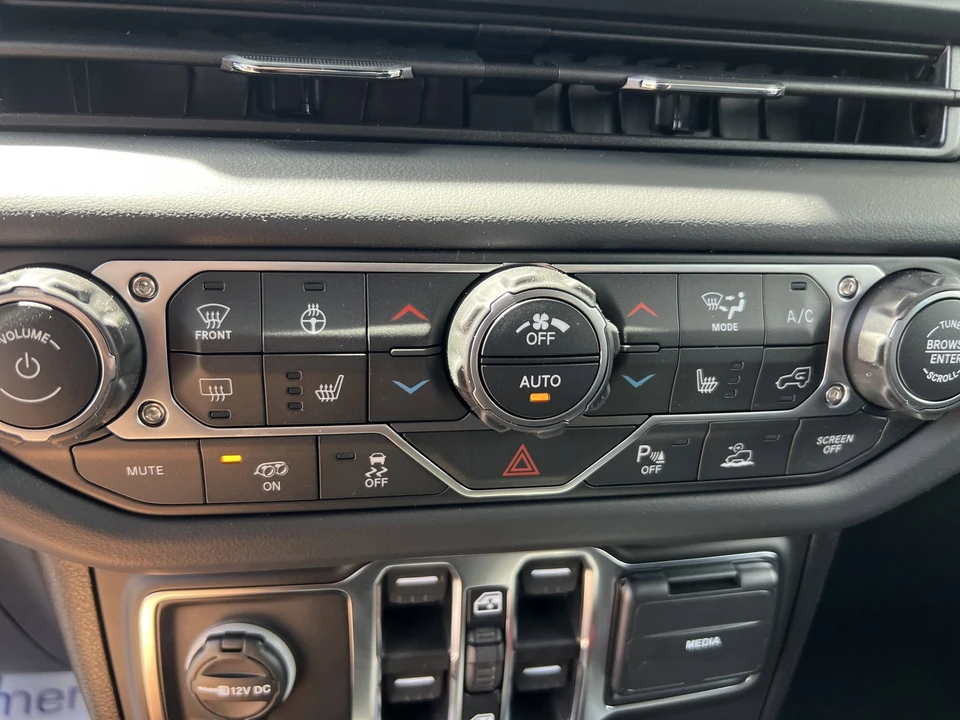 2026 Jeep JL Wrangler - Image 21 of 31