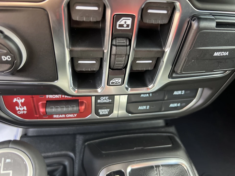 2026 Jeep JL Wrangler - Image 22 of 31