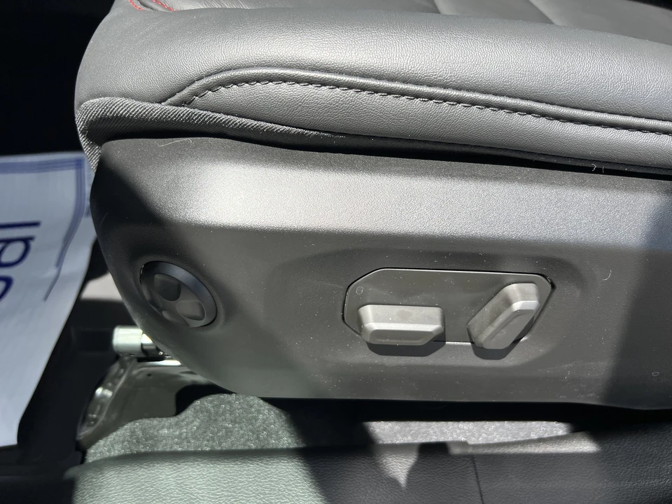 2026 Jeep JL Wrangler - Image 17 of 31