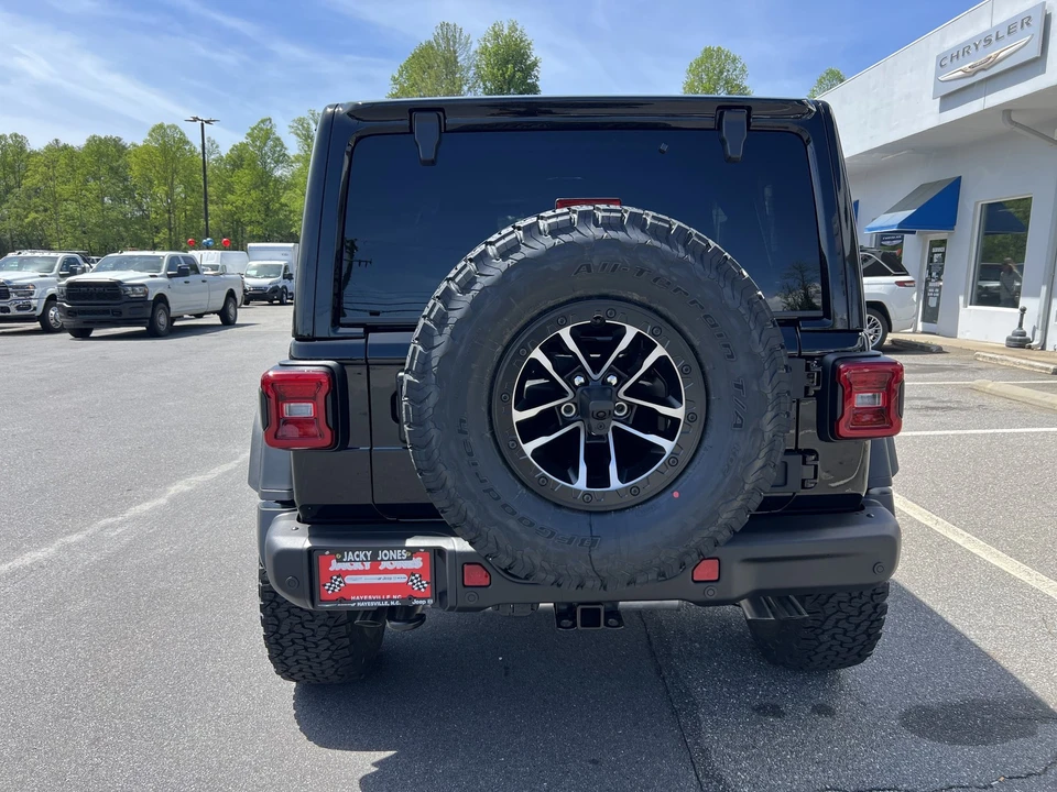 2026 Jeep JL Wrangler - Image 2 of 31