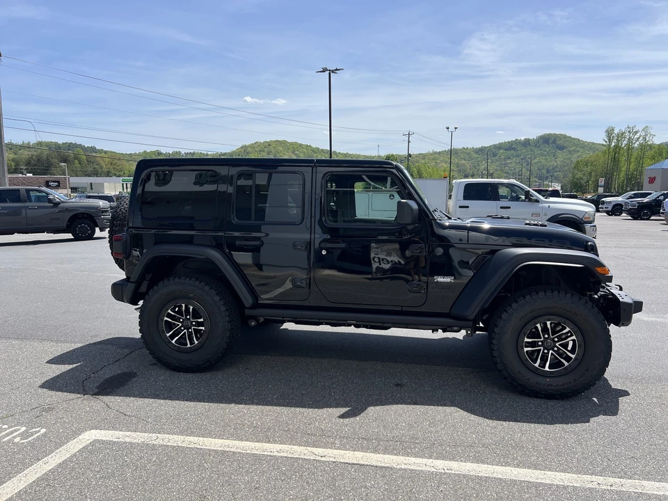 2026 Jeep JL Wrangler - Image 4 of 31