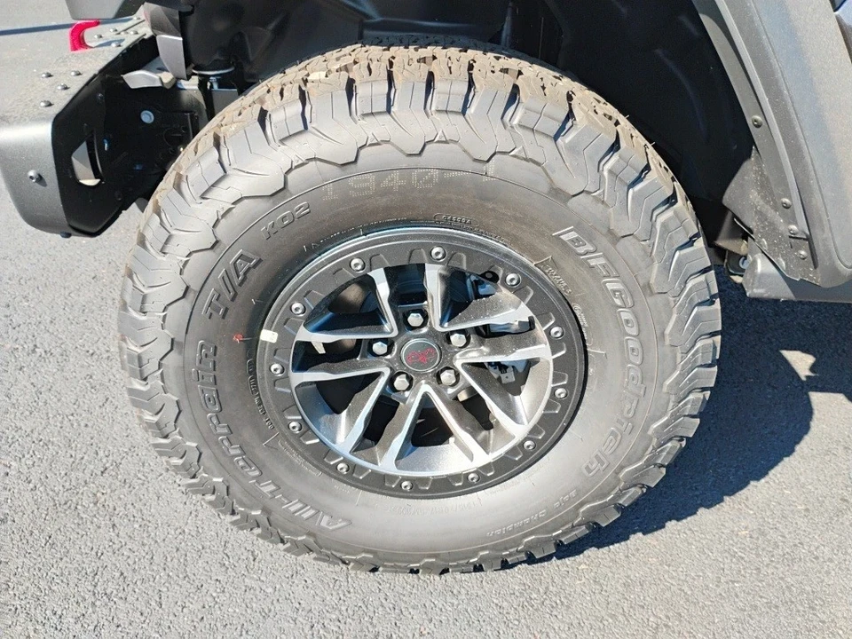 2026 Jeep JL Wrangler - Image 10 of 12