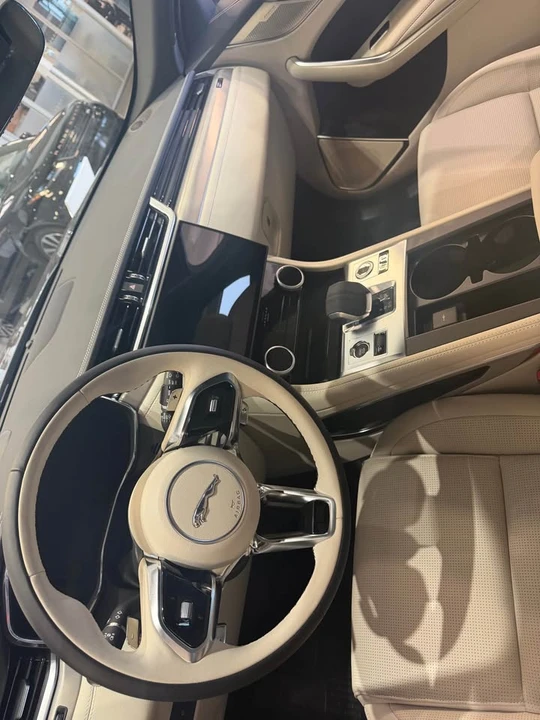 2026 Jaguar F-Pace - Image 7 of 8