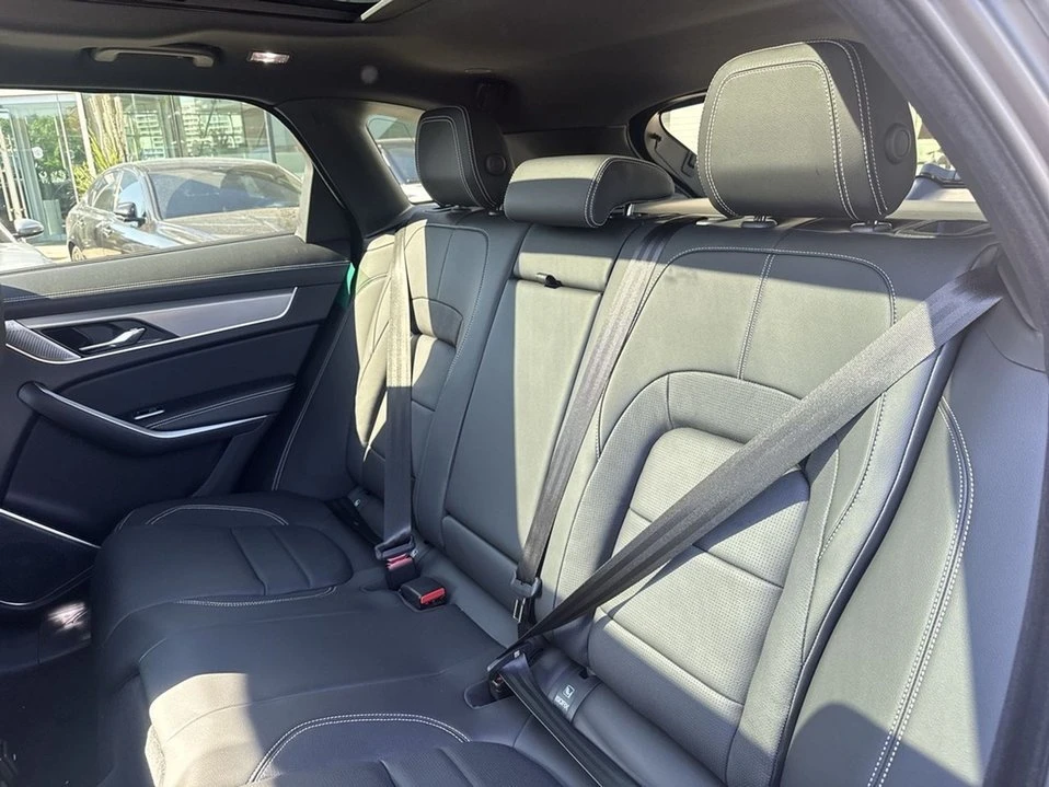 2026 Jaguar F-Pace - Image 17 of 18