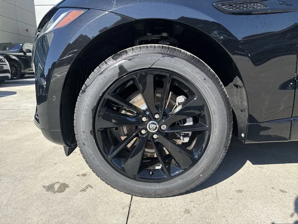 2026 Jaguar F-Pace - Image 4 of 18
