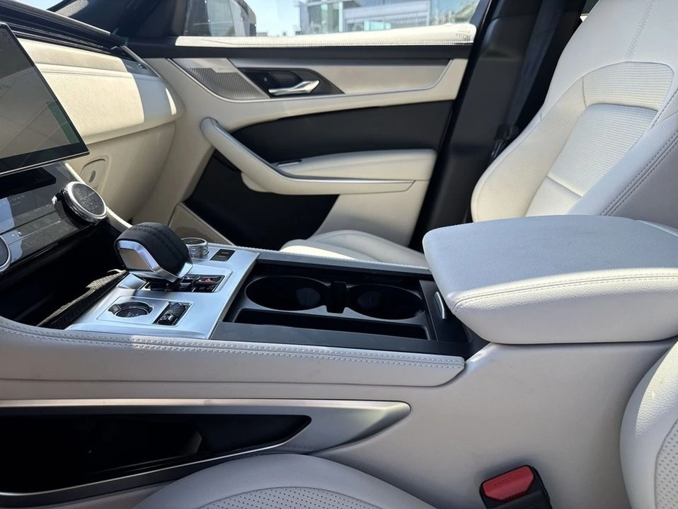 2026 Jaguar F-Pace - Image 15 of 18