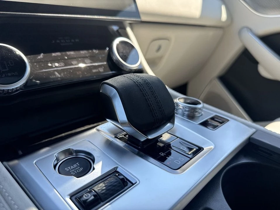 2026 Jaguar F-Pace - Image 14 of 18