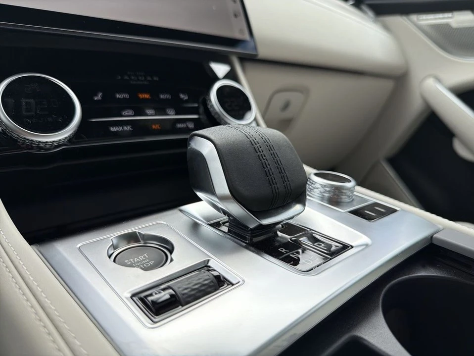 2026 Jaguar F-Pace - Image 15 of 19
