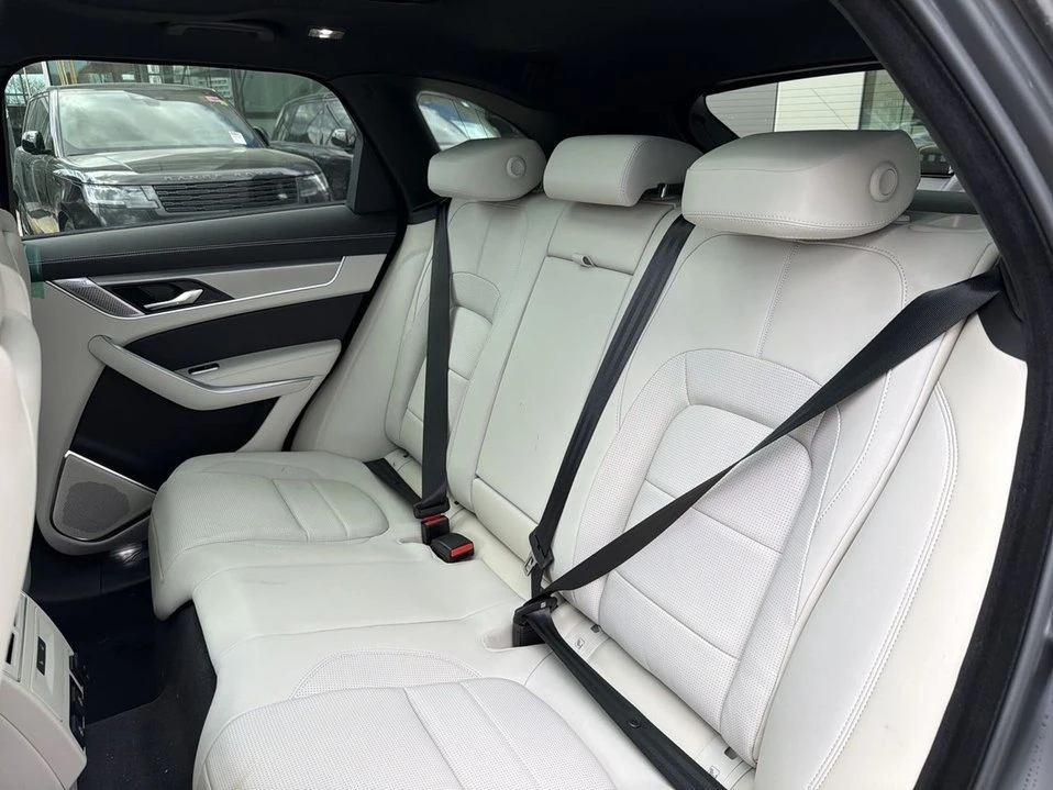 2026 Jaguar F-Pace - Image 18 of 19