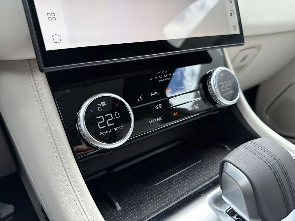 2026 Jaguar F-Pace - Image 14 of 19