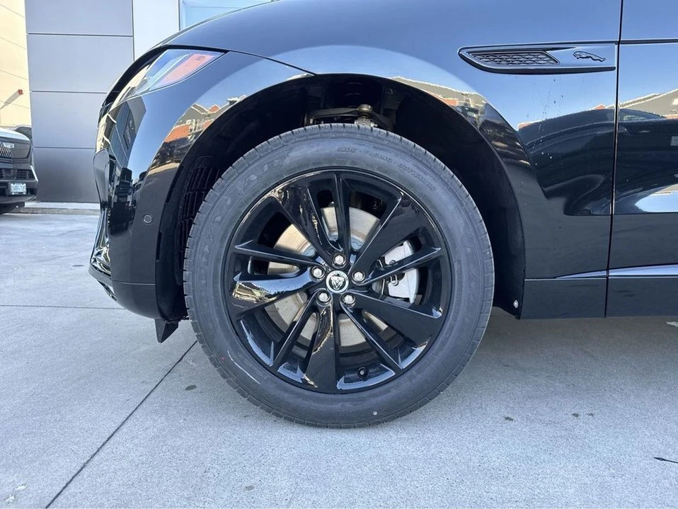 2026 Jaguar F-Pace - Image 4 of 18