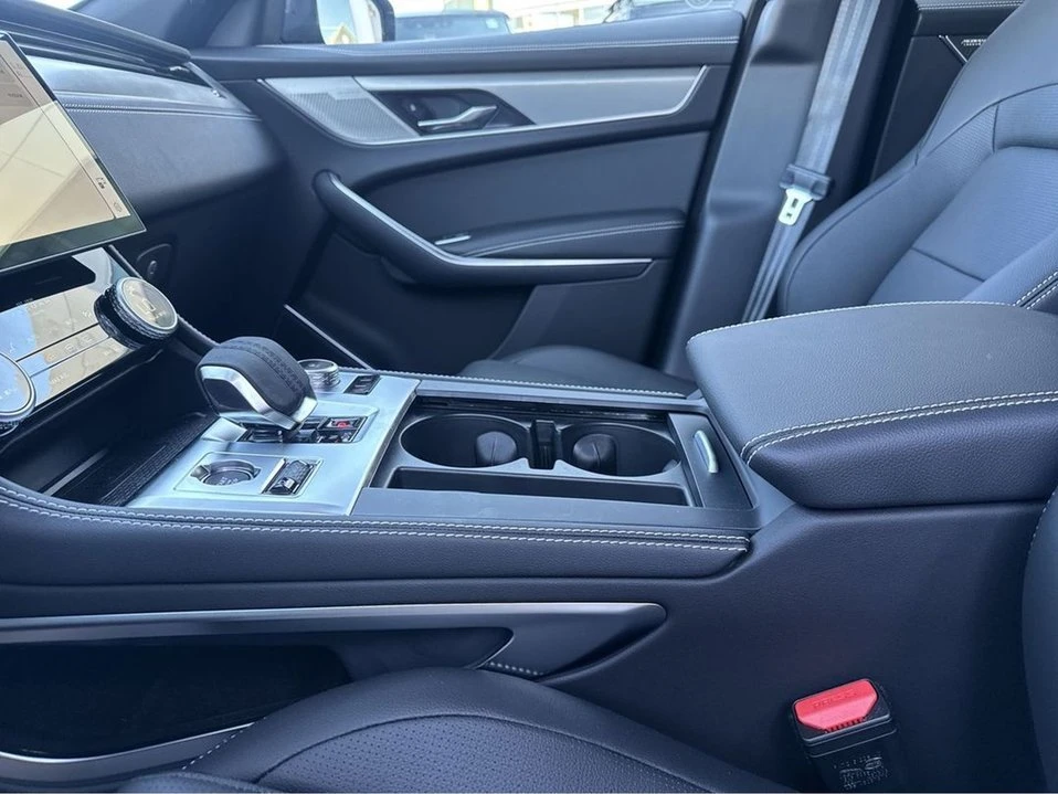 2026 Jaguar F-Pace - Image 14 of 18