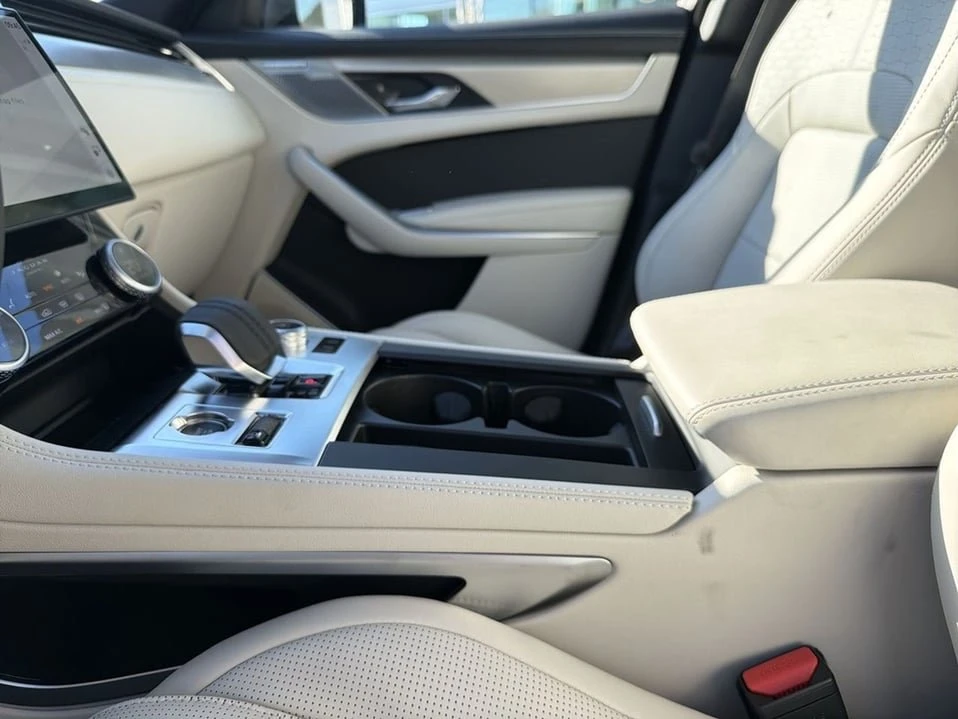 2026 Jaguar F-Pace - Image 15 of 17