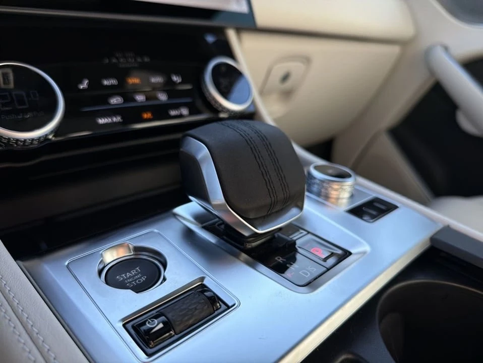 2026 Jaguar F-Pace - Image 14 of 17