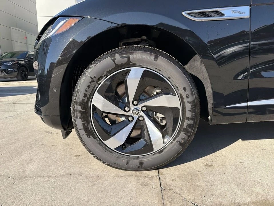 2026 Jaguar F-Pace - Image 4 of 17