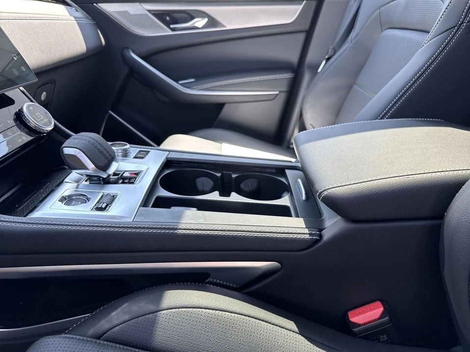 2026 Jaguar F-Pace - Image 15 of 18