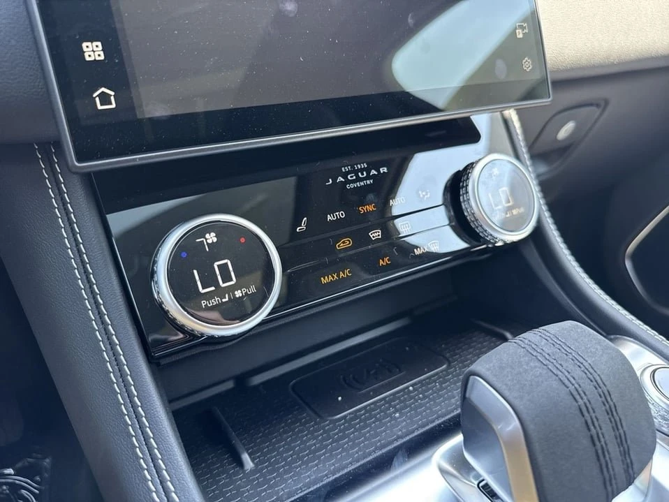 2026 Jaguar F-Pace - Image 13 of 18