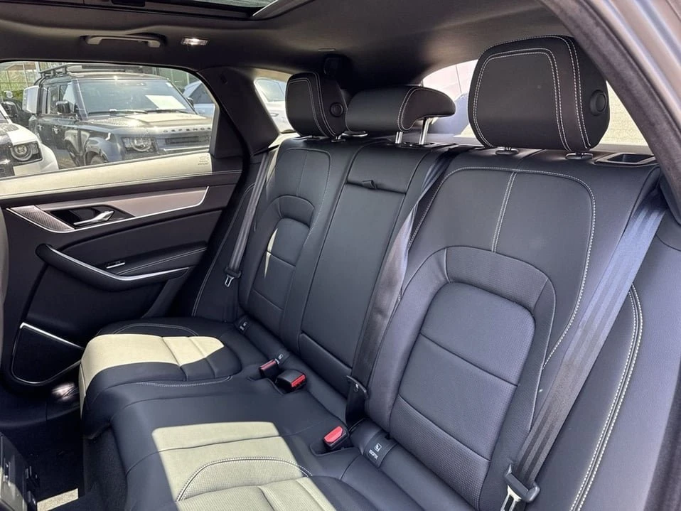 2026 Jaguar F-Pace - Image 17 of 18