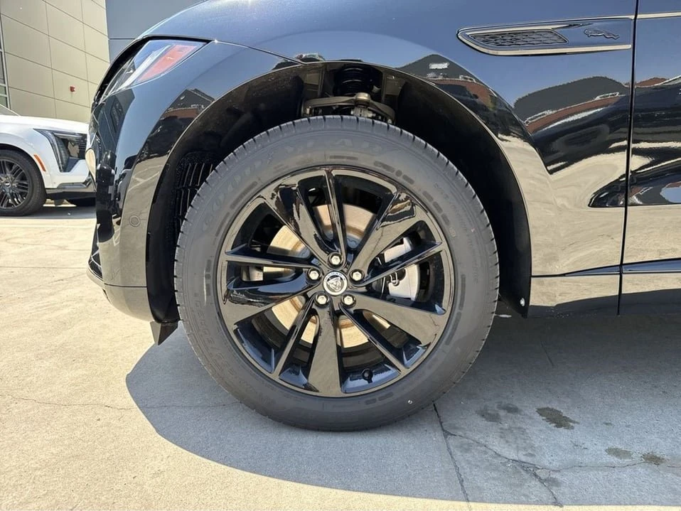 2026 Jaguar F-Pace - Image 4 of 18
