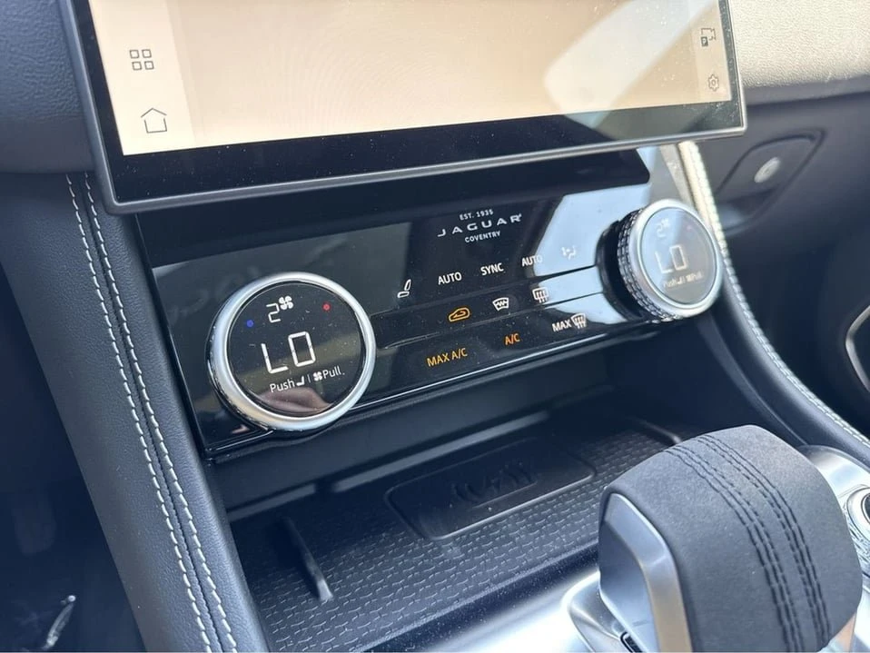 2026 Jaguar F-Pace - Image 13 of 18