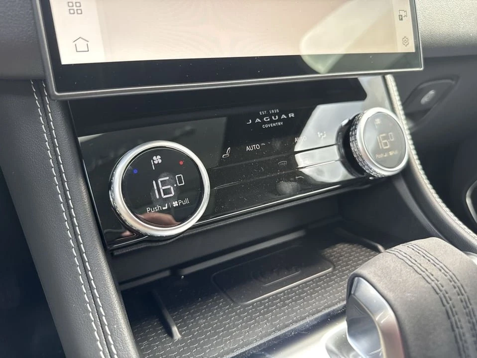 2026 Jaguar F-Pace - Image 13 of 18