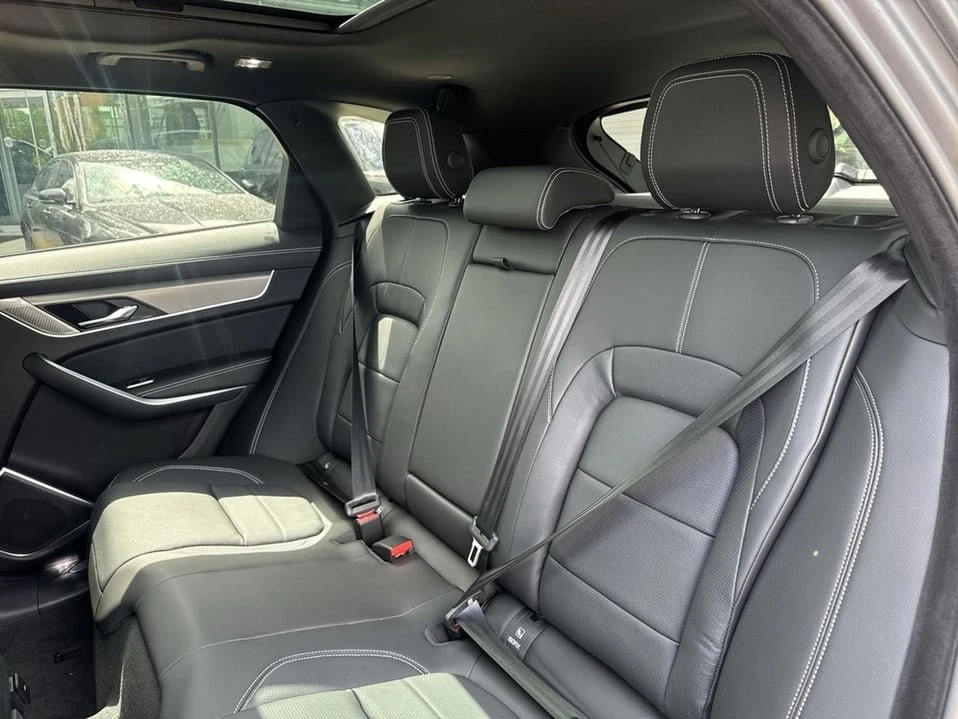 2026 Jaguar F-Pace - Image 17 of 18