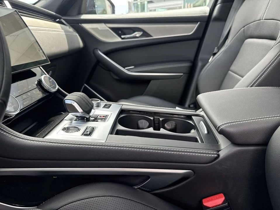 2026 Jaguar F-Pace - Image 15 of 18