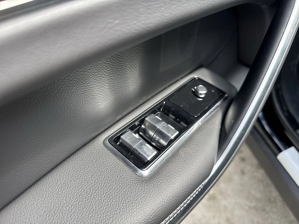2026 Jaguar F-Pace - Image 7 of 18