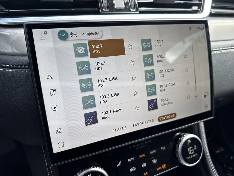 2026 Jaguar F-Pace - Image 10 of 18