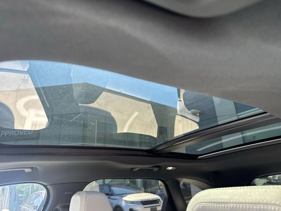 2026 Jaguar F-Pace - Image 16 of 18