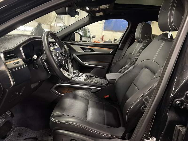2026 Jaguar F-Pace - Image 4 of 18