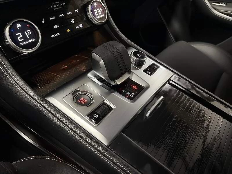 2026 Jaguar F-Pace - Image 13 of 18