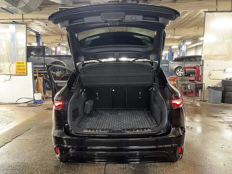 2026 Jaguar F-Pace - Image 16 of 18