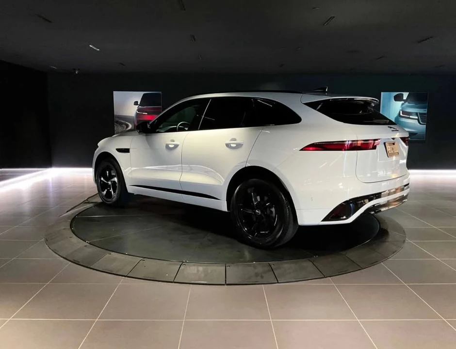 2026 Jaguar F-Pace - Image 4 of 12