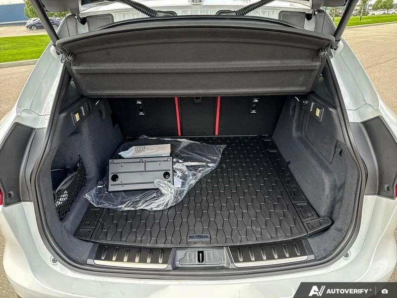 2026 Jaguar F-Pace - Image 8 of 20