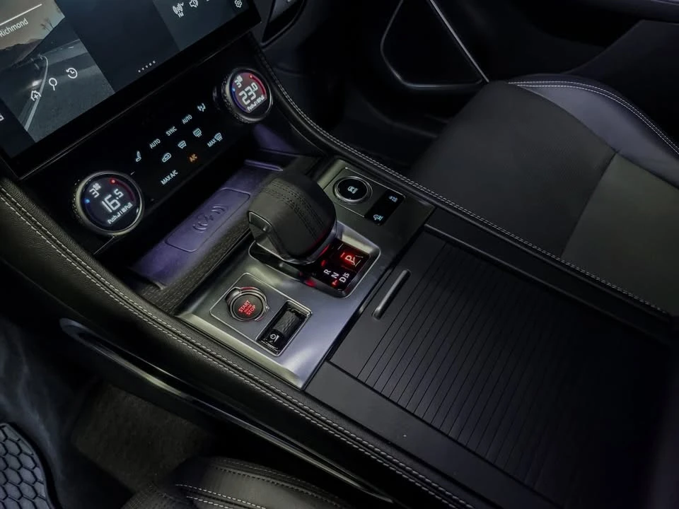 2026 Jaguar F-Pace - Image 15 of 19